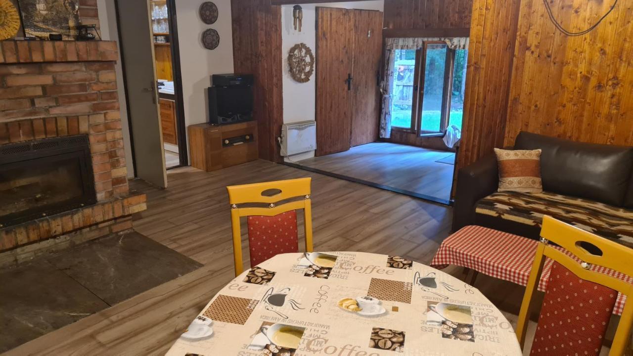 Slovak Cottage Near Bratislava In The Heart Of The Carpathians โมดรา ภายนอก รูปภาพ